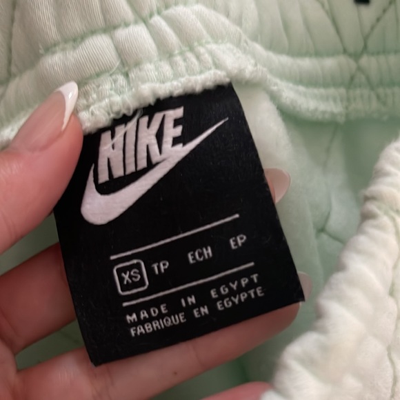 Nike soft shorts - Picture 4 of 4